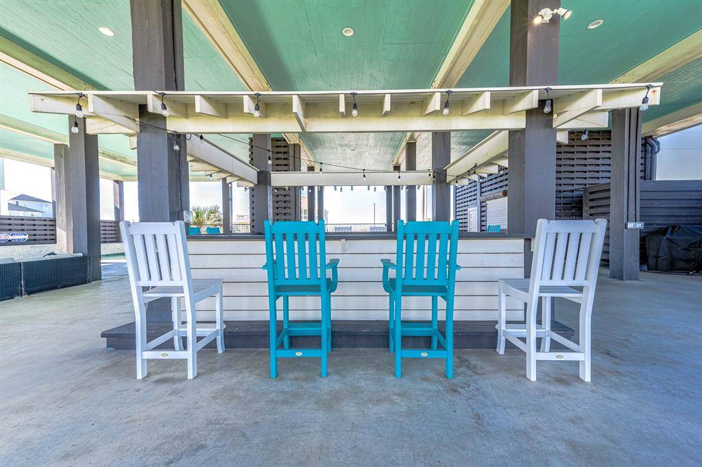 Large outdoor wraparound bar perfect for entertaining.