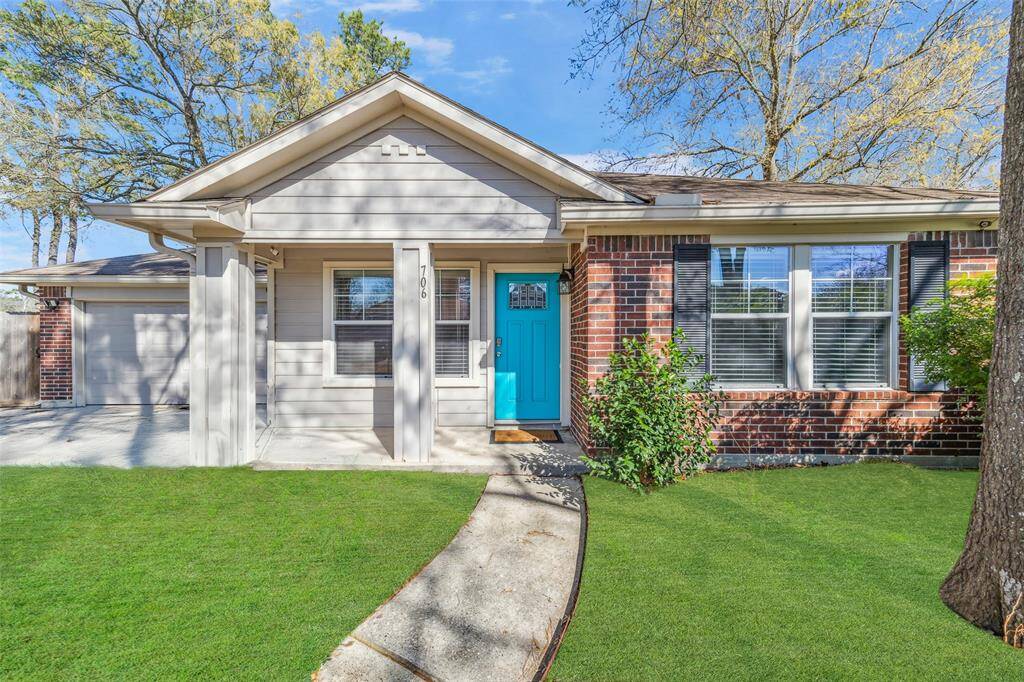 Fabulous home with a perfect blend of elegance, comfort and functionality.