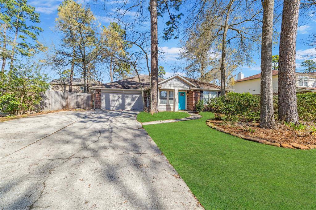 With a big driveway and a cute, well-maintained exterior, this home offers both functionality and charm. The ample parking space is ideal for guests, while the inviting facade creates a cozy and welcoming atmosphere.