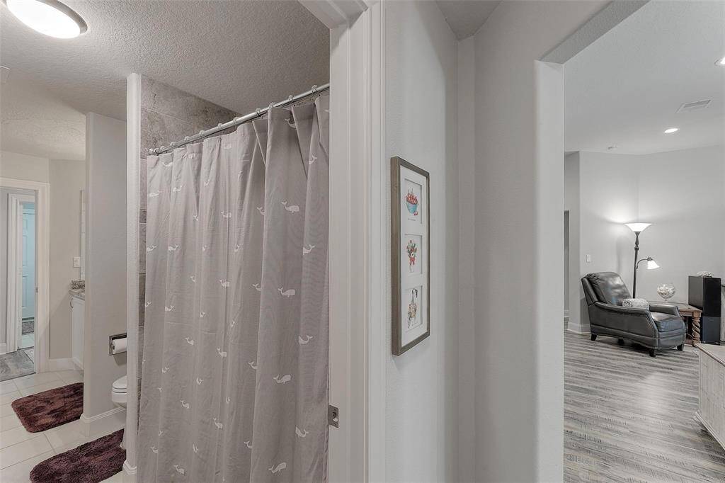 Guest bath in the hallway is shared by the three guest bedrooms.