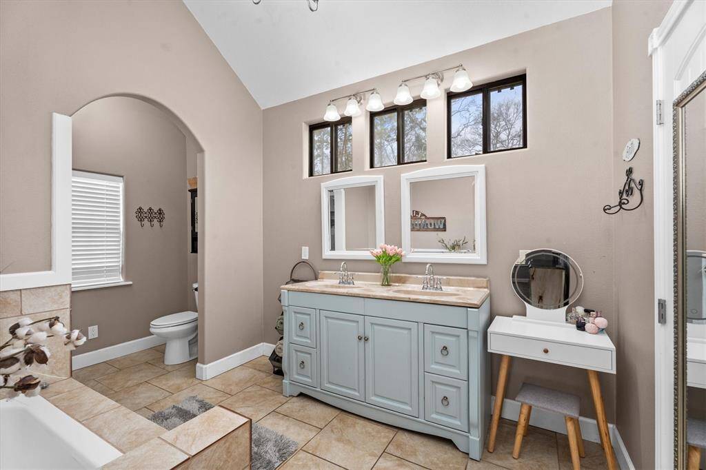 Double vanity in the primary bath