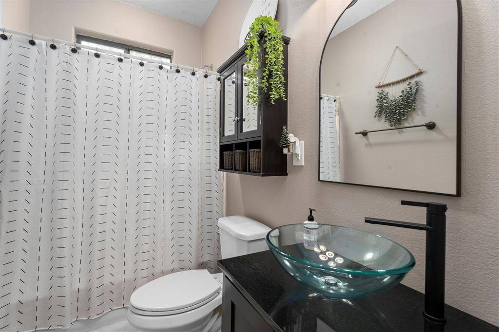 Secondary bathroom
