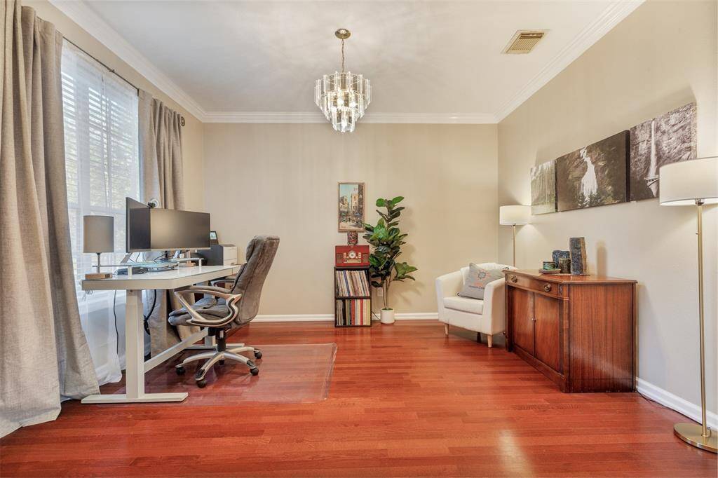 Office or Formal Dinning
