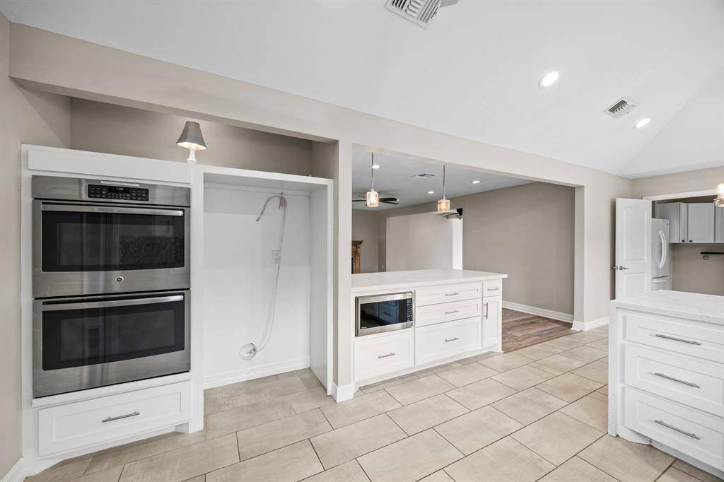 Double ovens.