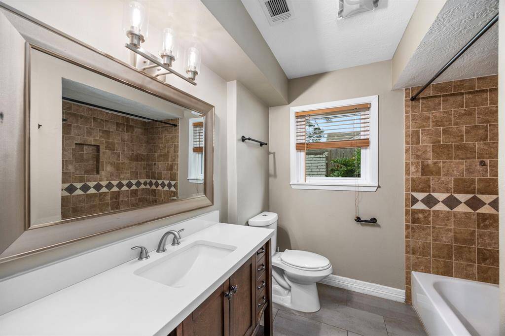 Guest full bath
