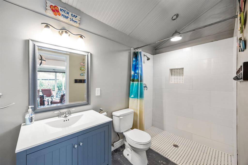 Outside full bath with tiled walk in shower.