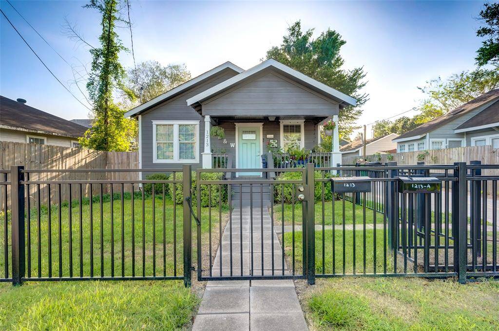 Gorgeous Bungalow fully fenced.