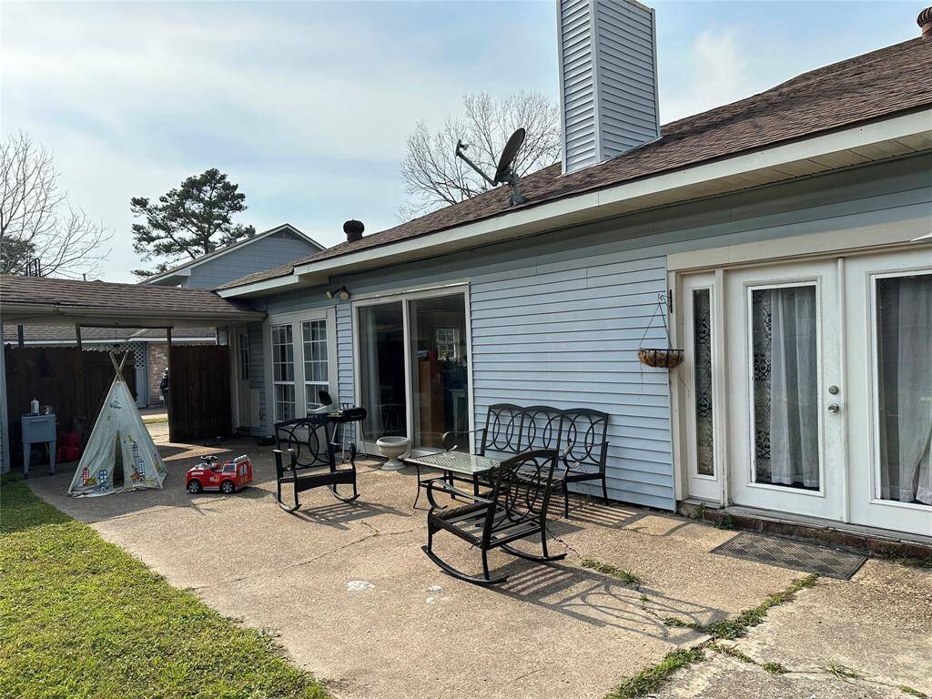 Back patio area ready for summer.