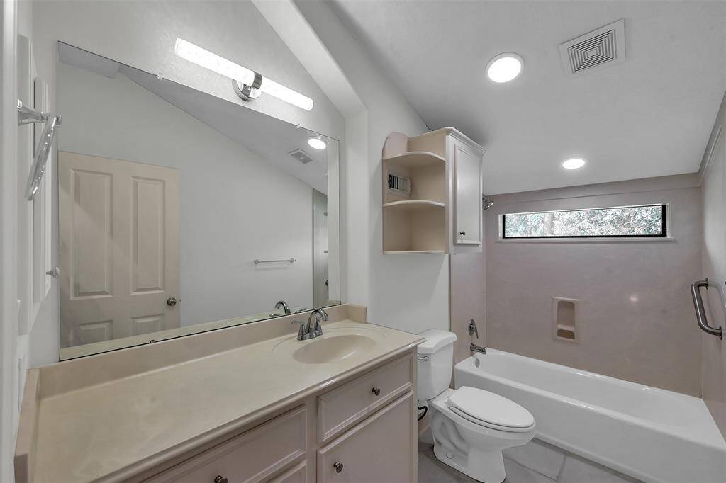 Upstairs Bathroom shared by 2 bedrooms up