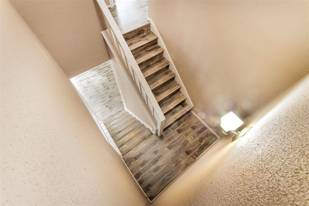 Let's go upstairs you can see the 3 Bedrooms