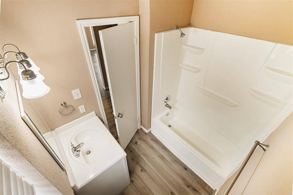 Secondary Bath with shower and tub