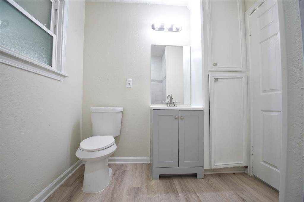Full Sized Hallway Bathroom