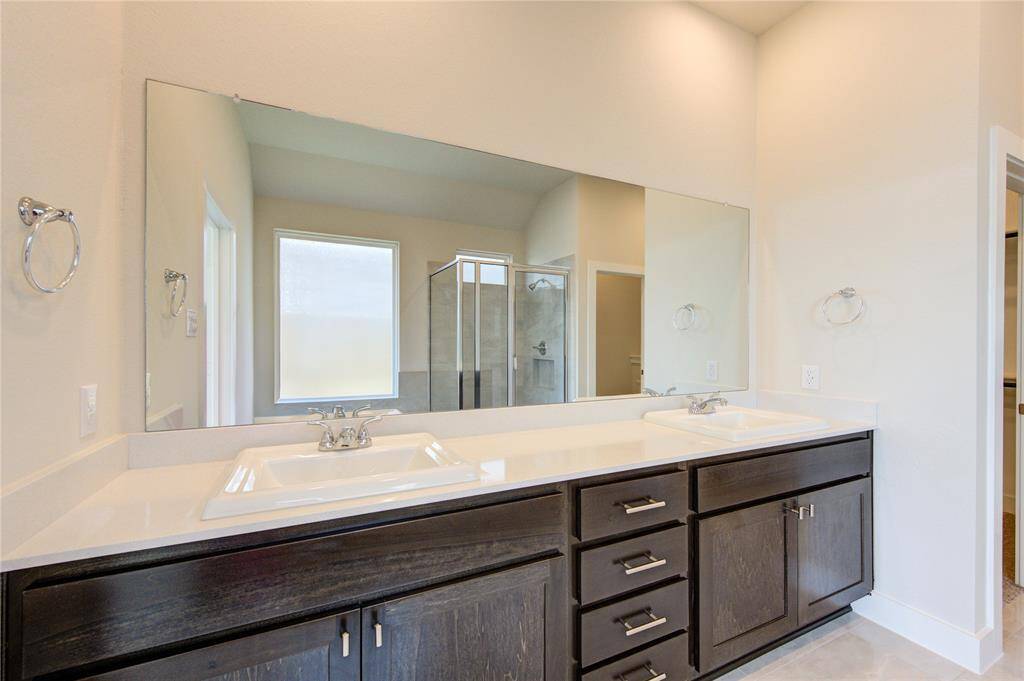 Plenty countertop space and stroage.