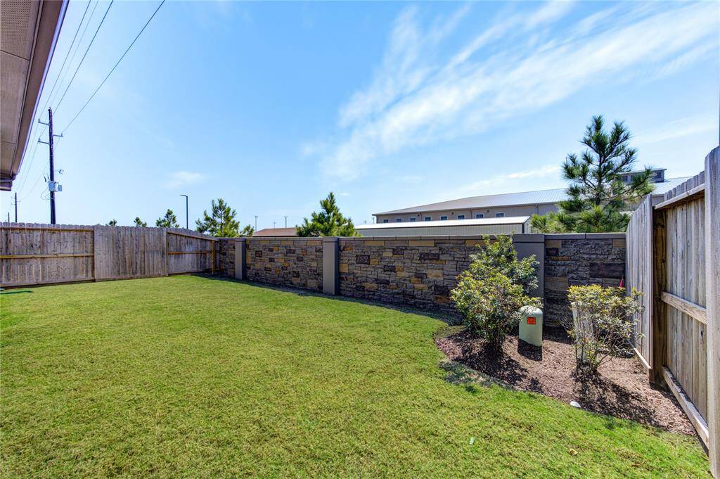 No back neighbors. Backs to side of the middle school. This home is walking distance to elementary, middle, junior and high schools.