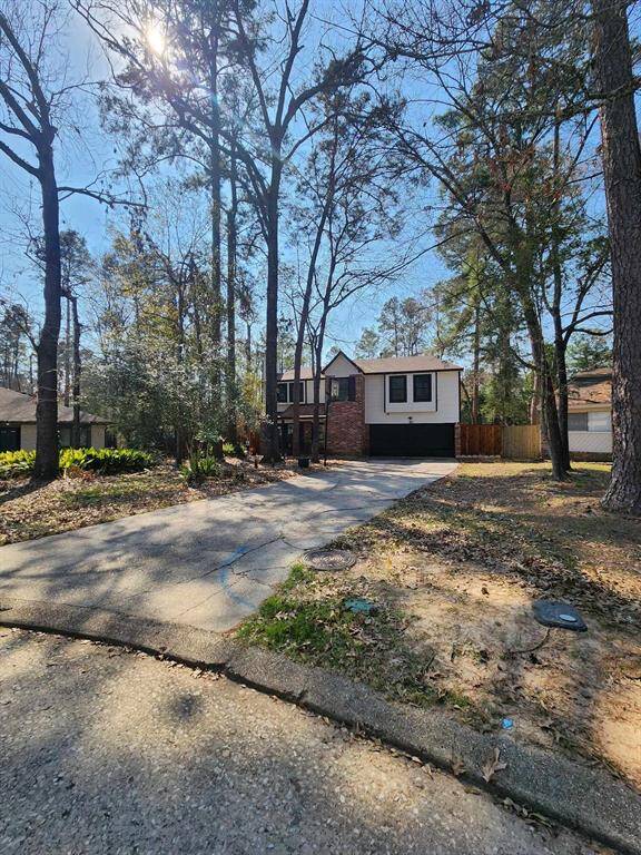 4-2.5 on 11,000 sq ft lot at the end of a cul-de-sac nestled among Pines! Lots of updates!!!