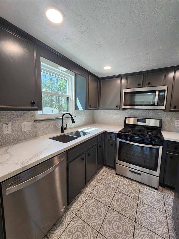 Beautiful quartz countertops!
