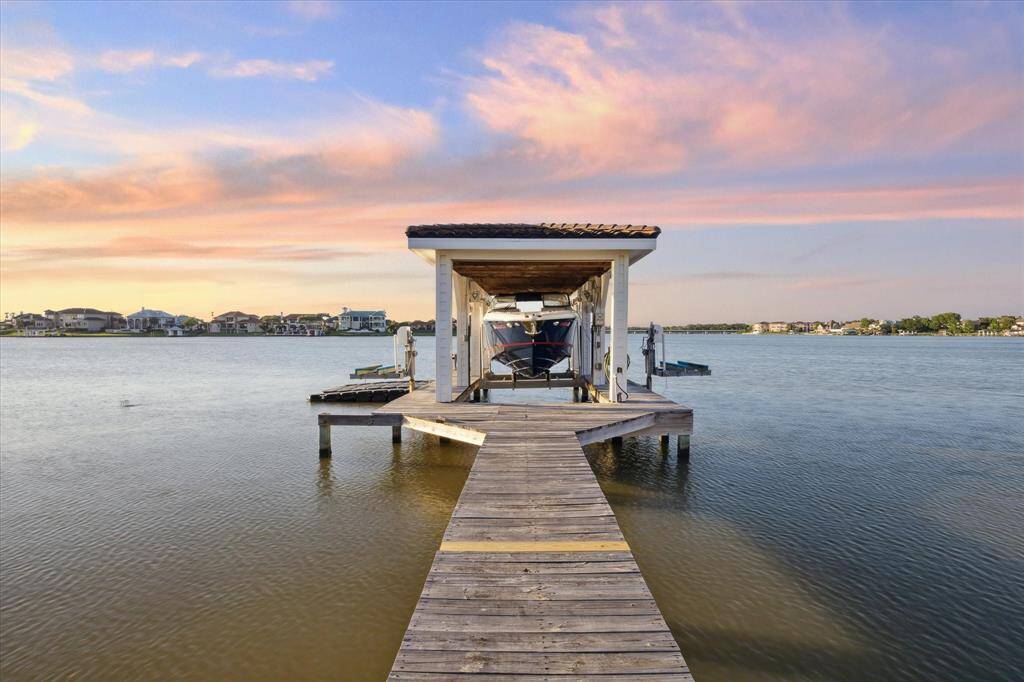 30' BOATHOUSE FEATURES A 10,000 LB LIFT, FLOATING JET SKI DOCK AND JET SKI LIFT.