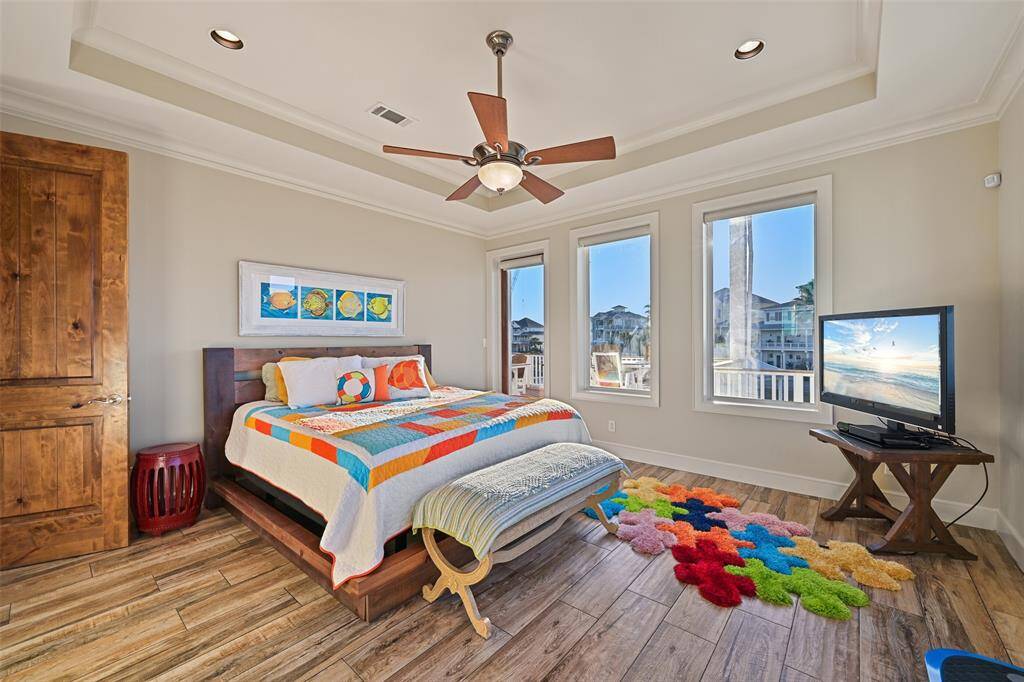 Primary suite on main level