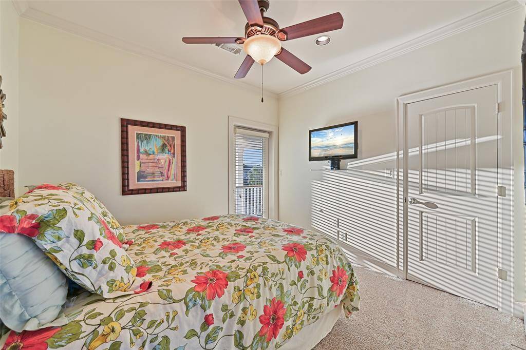 Guest bedroom with deck access