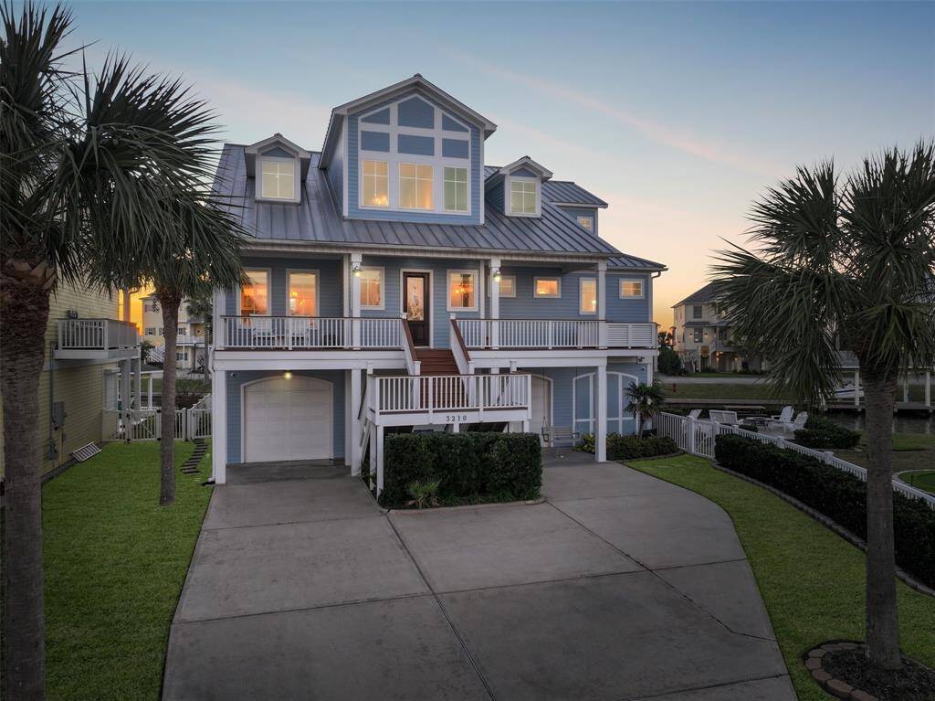 Double driveway with 1 car garage