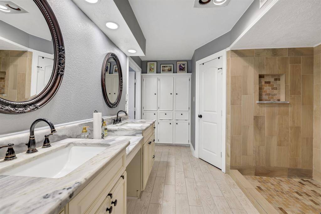 Primary En-Suite