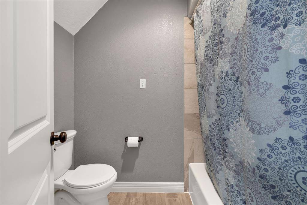 Secondary tub shower area