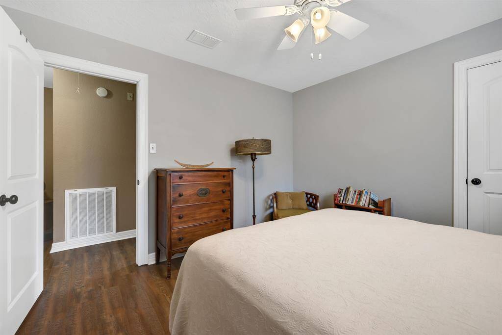 Secondary bedroom up 12x11