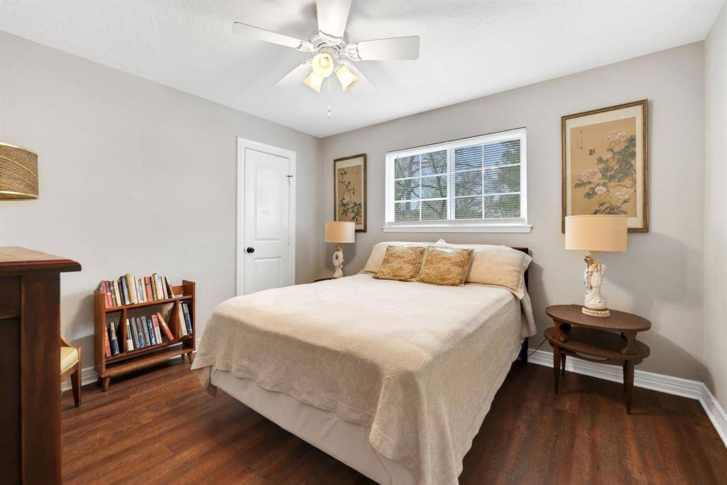 Secondary bedroom