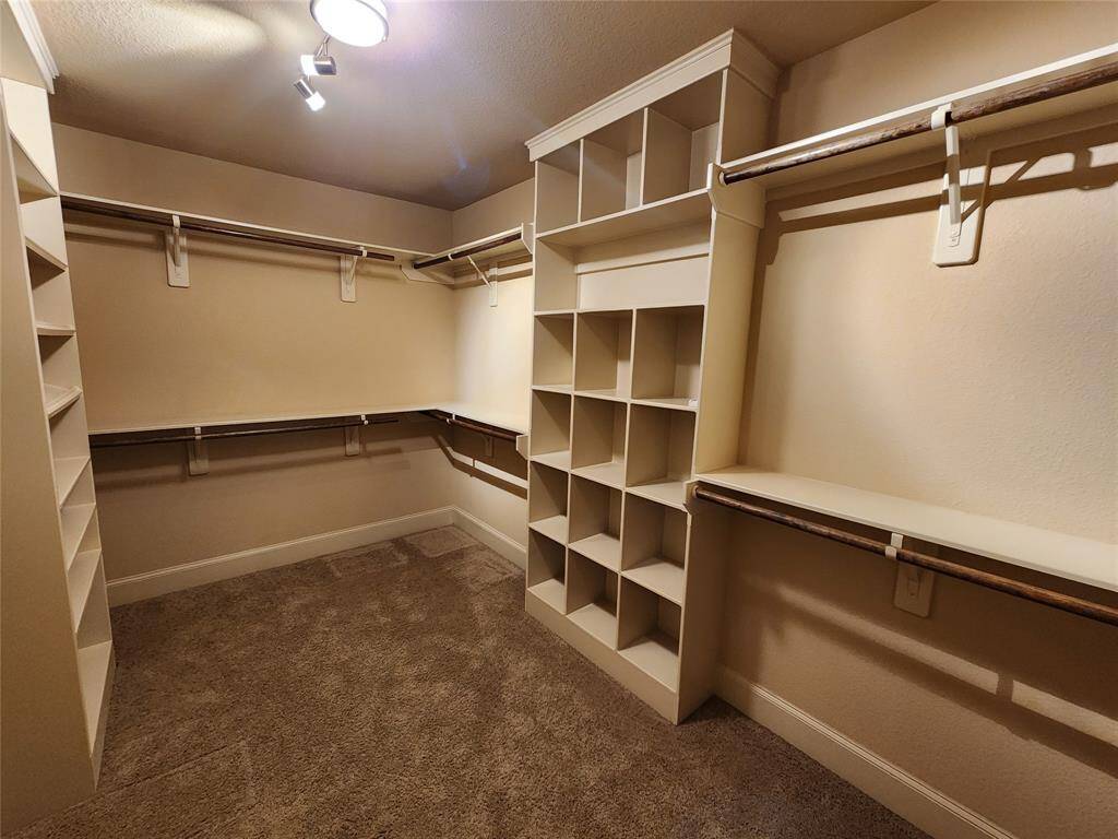 Second walk in closet off the en-suite bathroom