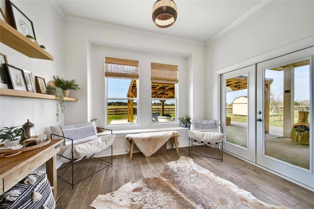 Sitting room enjoying the view to the great outdoors