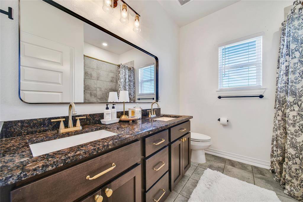 Our guest bathroom is now even nicer. It's equipped with newly updated hardware, such as new doorknobs.