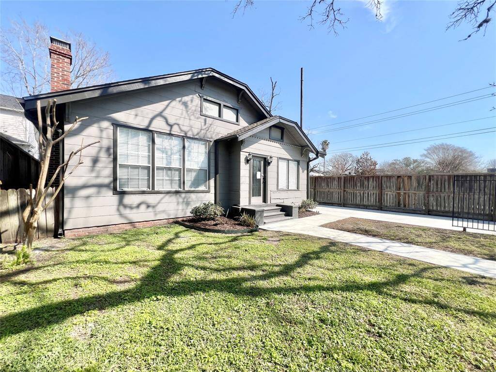 Bring your Business to this Heights bungalow