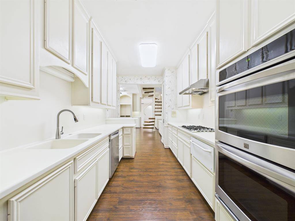Custom Corian counters/sinks, SS appliances, range and wall oven