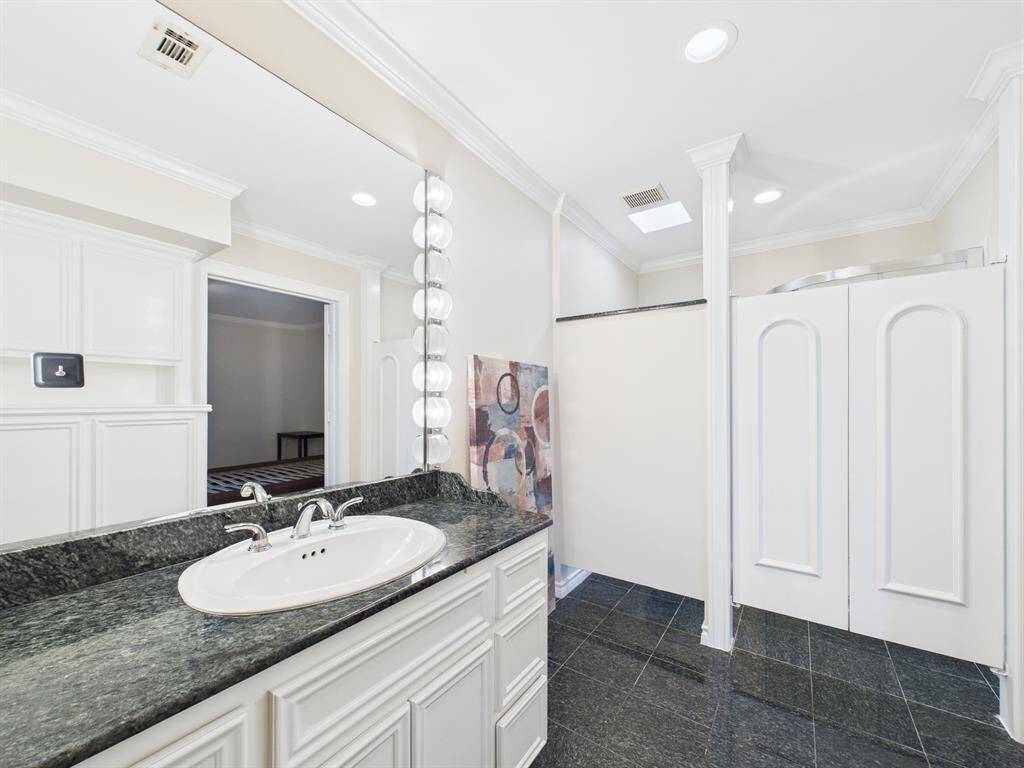 "Common" bath for the second floor
