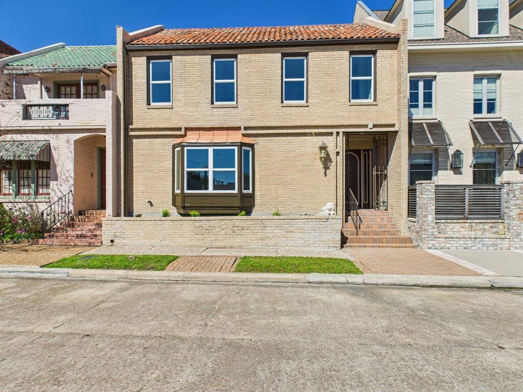 Welcome to 7608 Del Monte at Hammersmith