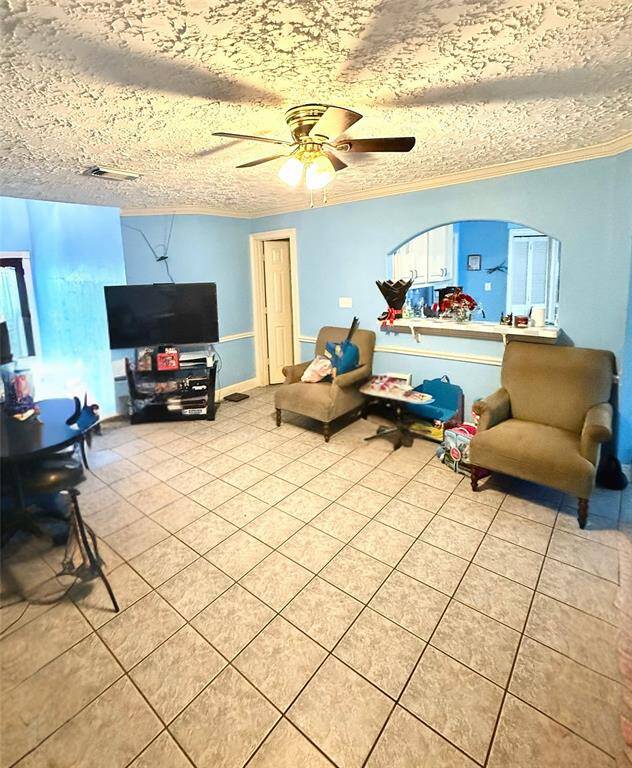 LIVINGROOM AREA