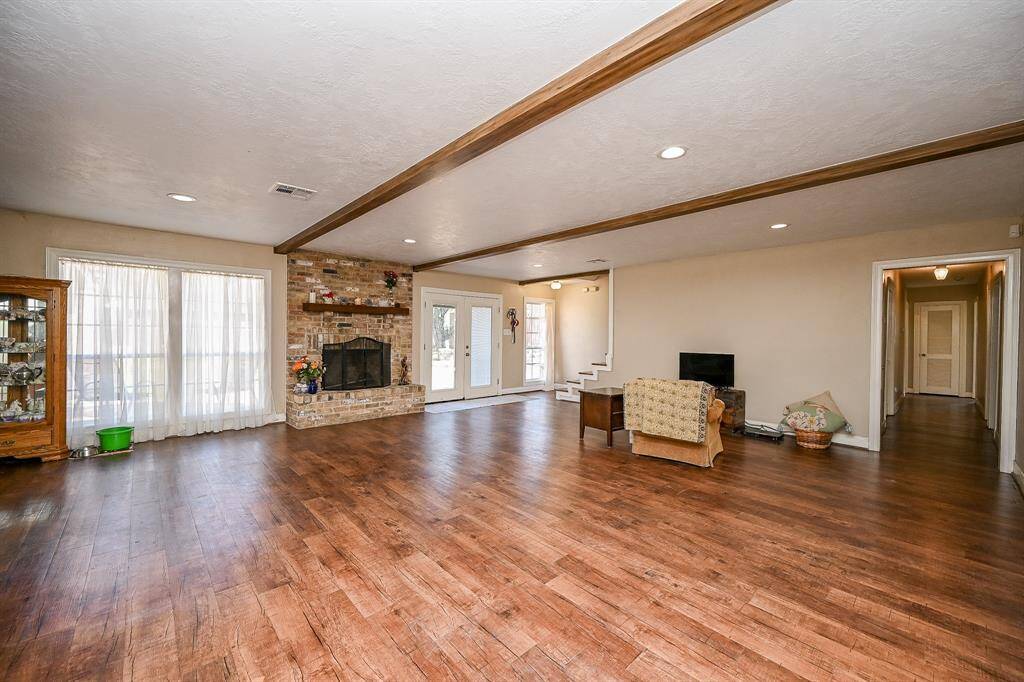 Direct access to patio from den
