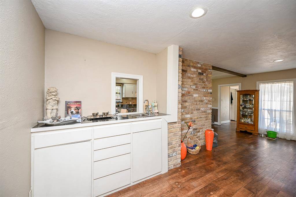 Wet bar