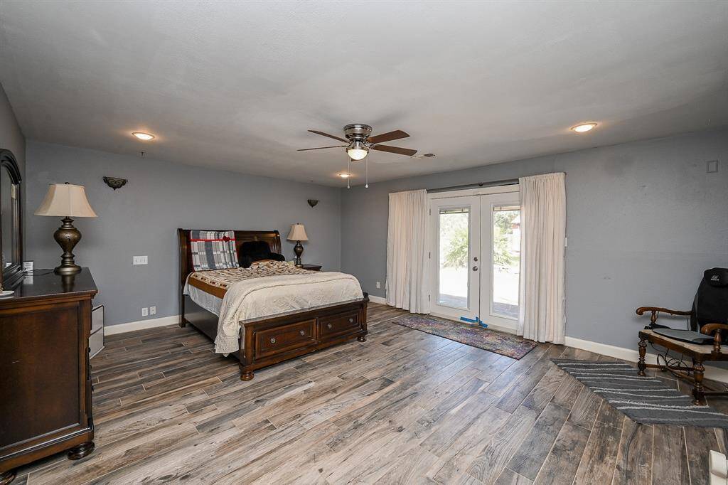 Direct access to patio from primary bedroom
