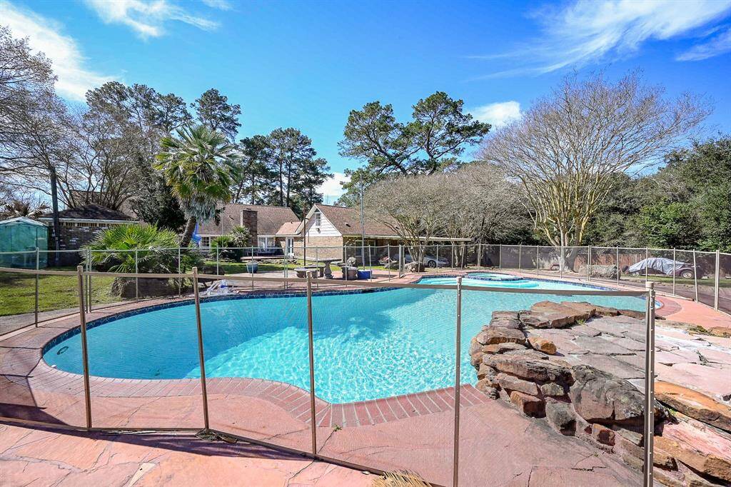 Pool for parties!