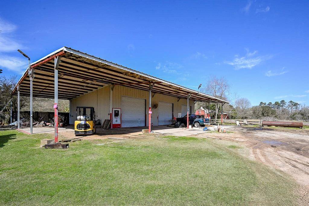 40x60 Workshop 3 bay doors + covered wash bay and carport