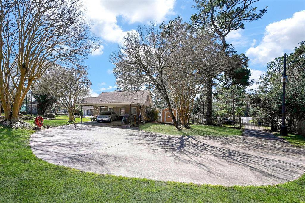 backside driveway & Carport