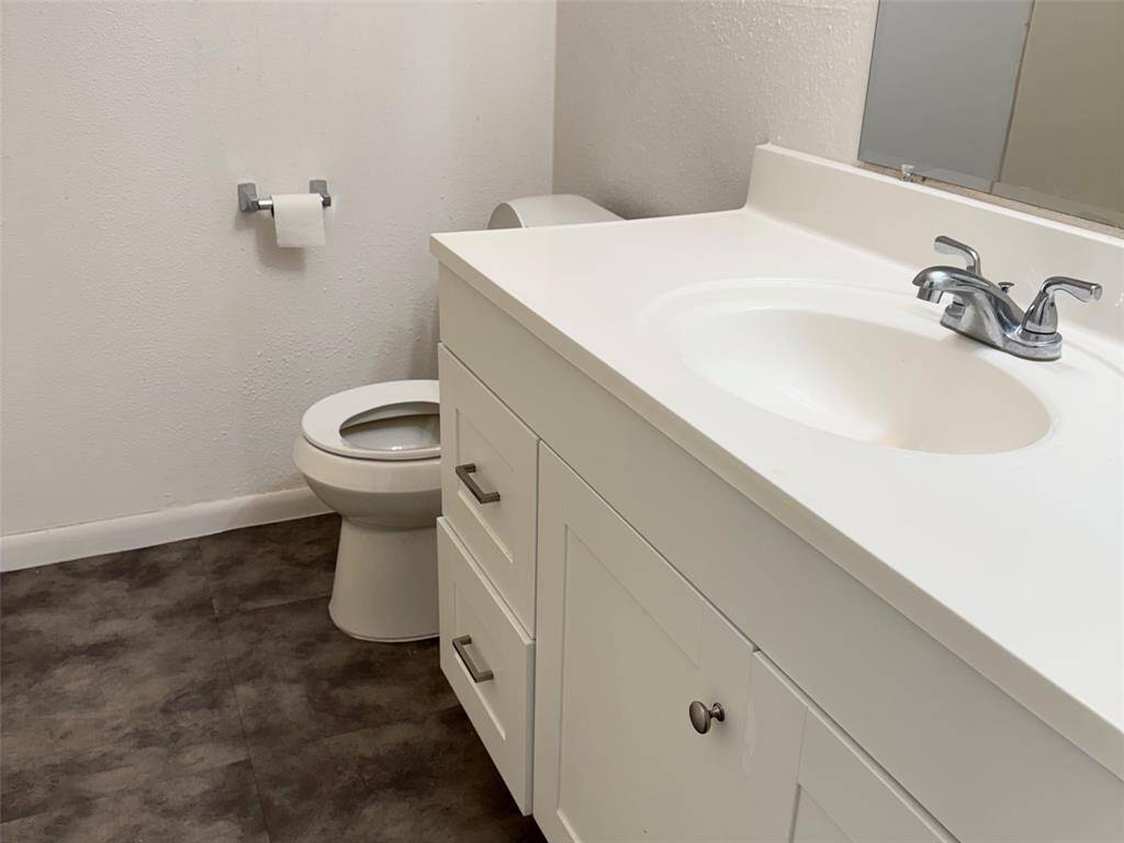 upstairs guest bathroom