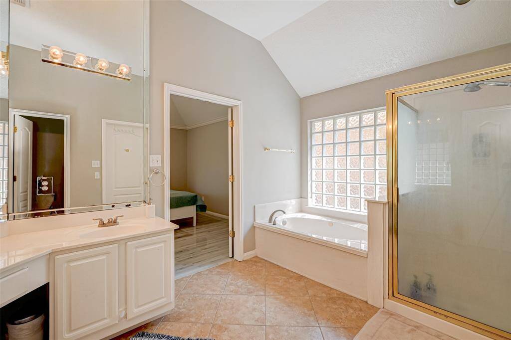 EnSuite Bath with Soaking Tub to Relax After a Long Day!