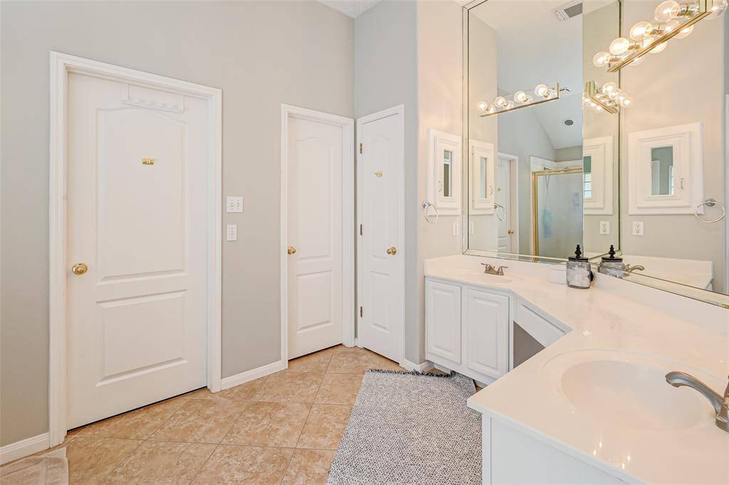 EnSuite Bath has Double Sinks & Lots of Counter Space!