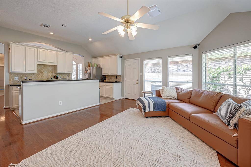 Breakfast Bar between Kitchen & Den!