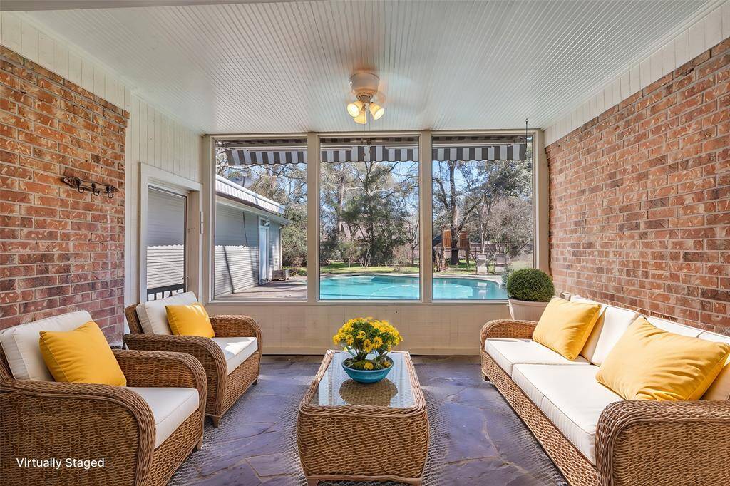 Screen in patio (virtually staged)