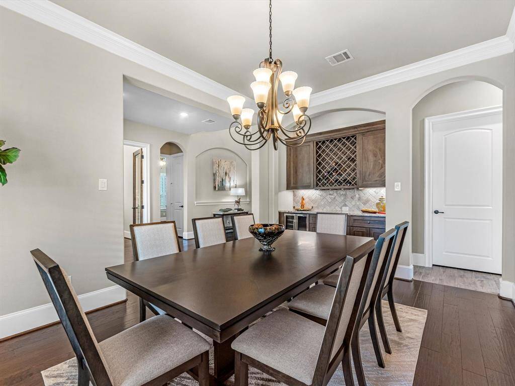 The Formal Dining is located just off the Grand Hall with access to the Butler's Pantry and Kitchen.