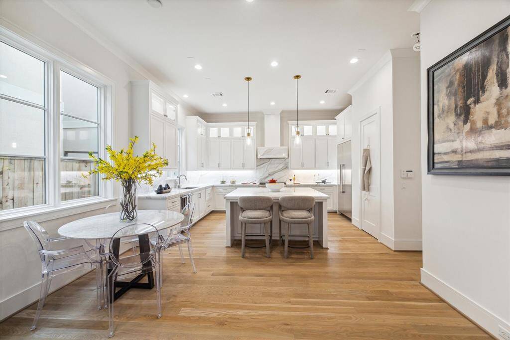 A Kitchen as only Chateau Construction can build. All the cabinets are custom built, on site by the same cabinet maker who has been filling Chateau-built Kitchens and Bathrooms for nearly 40 years. You can only top the quality by noting the beauty of the cabinets.