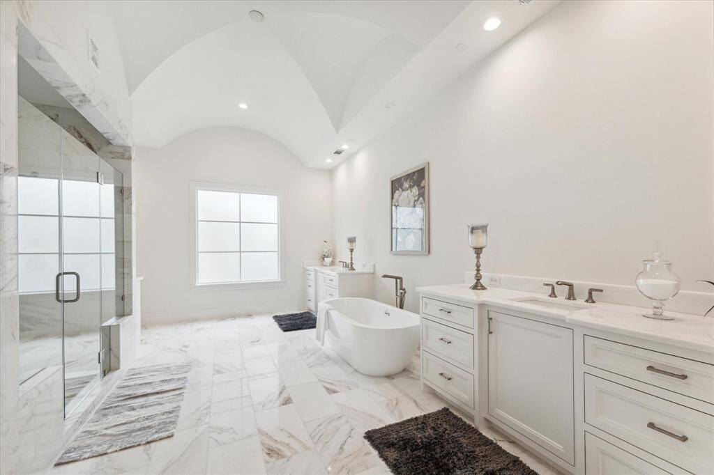 Marble, marble and more marble.